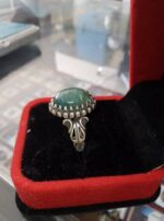 انگشتر نقره با نگین عقیق فیروزه‌ای