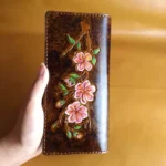 کیف پول و کارت چرم طبیعی حکاکی طرح شکوفه های بهاری
